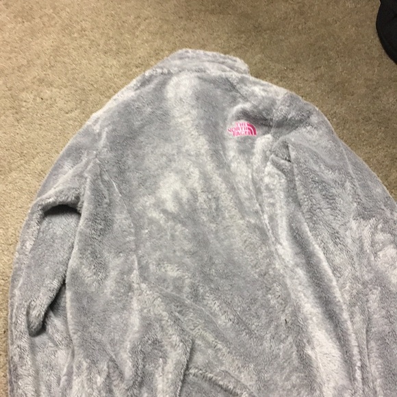 Grey fuzzy north face jacket - Picture 2 of 4